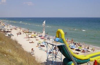 На пляжах Азовского моря не ждут пожилых людей – новые правила отдыха в курортном сезоне-2020 от МОЗ