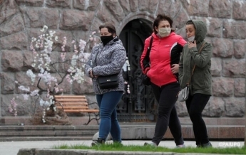 Все больше украинцев видят улучшение ситуации с коронавирусом