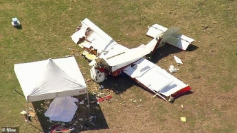 В Австралии пилот разбился на самодельном самолете возле жилого дома