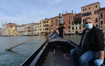 Туристов в Венеции будут катать на гондолах по-новому