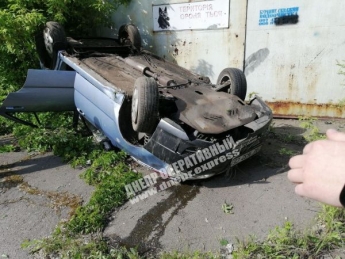 В Днепре на Набережной пьяный водитель попал в ДТП с переворотом: подробности и фото
