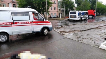 Ехал на красный: в Одессе маршрутчик насмерть сбил пешехода на переходе