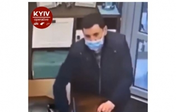 Ловкий вор засветился за "работой" в клинике Киева: в сети показали видео