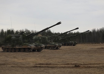 Россия привезла тяжелую артиллерию на границу с Украиной и Беларусью. Фото