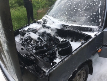 На запорожской трассе сгорел автомобиль (ФОТО)