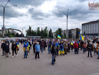 В центре Запорожья сотни горожан вышли на акцию 