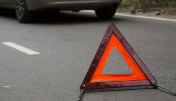 В Запорожье водитель на легковом авто пытался “заехать” в подъезд (ФОТО)