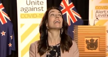 Землетрясение началось во время эфира премьер-министра Новой Зеландии (видео)