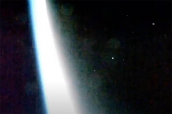 Камера МКС сняла армаду НЛО, улетающих с Земли