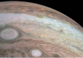 В NASA показали впечатляющее фото "ураганов" на Юпитере