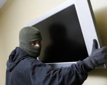 В Мелитополе грабитель вынес телевизор на глазах хозяина