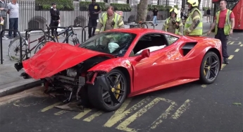 Музыкант вдребезги разбил свою Ferrari за $300 000