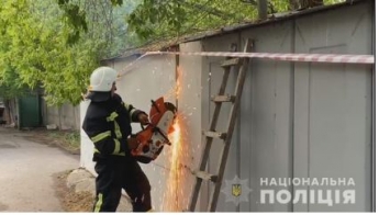 Пришлось разрезать гараж: в Одессе обнаружили страшную находку, фото и видео