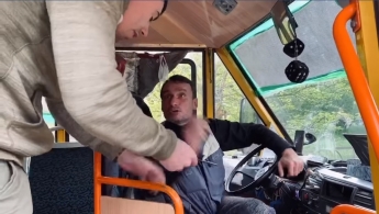 В Чернигове жестоко проучили водителя маршрутки, унизившего ветерана АТО: видео