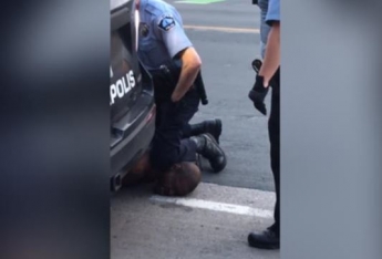 Смертельное задержание в США: офицер коленом прижимал шею мужчины (видео)
