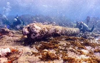 Рыбак случайно нашел древний затонувший корабль (фото)