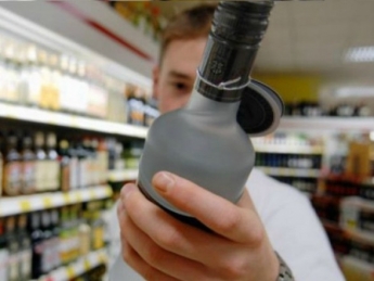 За продажу алкоголя несовершеннолетним продавцам грозит штраф