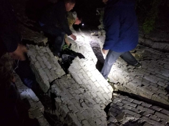 На Киевщине загадочно погиб 13-летний школьник: тело нашли под завалами кирпича. Фото