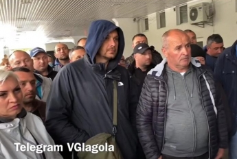 Бунтовавшим водителям на границе с Венгрией рассказали, как законно перевозить "частные посылки"
