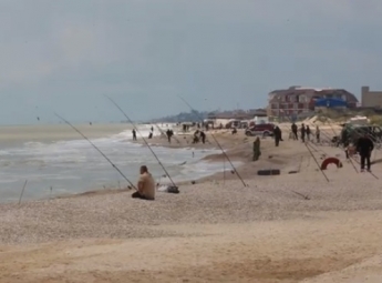 В Кирилловке аншлаг – рыбаки со всей Украины едут на рыбалку (видео)
