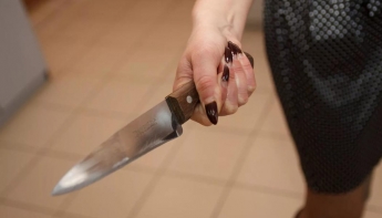 На Донбассе женщина совершила суицид в квартире с детьми: жуткое видео