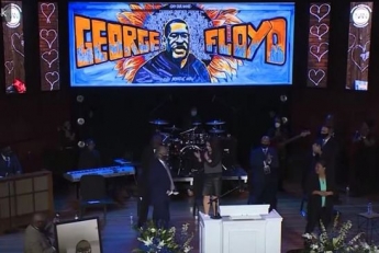 В США попрощались с погибшим Джорджем Флойдом, мэр плакал у гроба (видео)