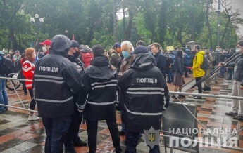 В Киеве и еще 11 областях усилены меры безопасности