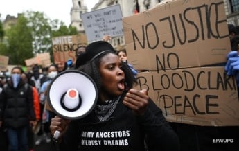 Во время протестов в Лондоне 23 полицейских получили ранения
