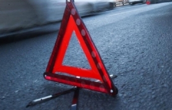 В Мелитополе иномарка влетела в знак - водитель сбежал с места ДТП (видео)
