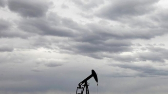 Страны ОПЕК+ договорились продлить сокращение добычи нефти