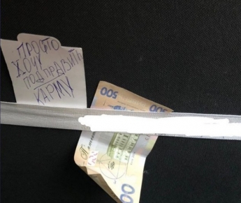 В Мелитополе в маршрутке оставили деньги, чтобы "поправить карму" (фото)