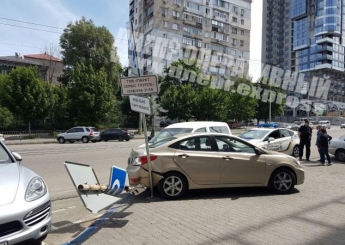 В Днепре на Шмидта ДТП на парковке: пострадала женщина