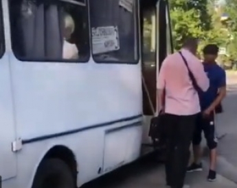 Пошла жара в Мелитополь - агрессивного пассажира высаживали посреди маршрута (видео)
