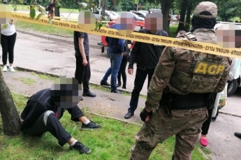 Во Львове бандиты отобрали у валютчика сумку, в которой было 4,5 млн гривен