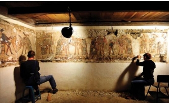 Гватемалец обнаружил под штукатуркой цветные фрески цивилизации майя: фото уникальной находки