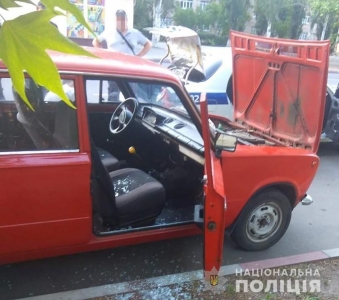 В Мелитополе автоворов, которые обчистили машину, задержали на месте преступления (фото)