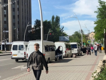В Мелитополе маршрутчики гоняются за пассажирами (видео)