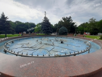 Стало известно, когда фонтан в парке заработает (фото)