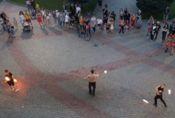 Мелитопольцы на ЧерешнЕво зажгли с файер-шоу и дискотекой (видео)