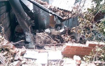 Мина боевиков попала в жилой дом на Донбассе