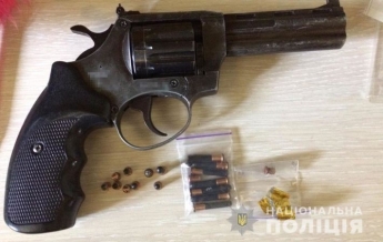 В Днепре 28-летняя женщина хранила оружие и наркотики: подробности