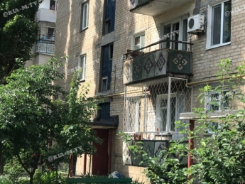 В Мелитополе мужчина год жил в квартире с трупным ядом (фото, видео)