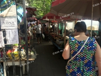 В Мелитополе рыночники просят разрешить им установить защитный экран (фото)