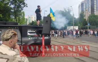 В Киеве участники акции в поддержку Стерненко перекрыли дорогу