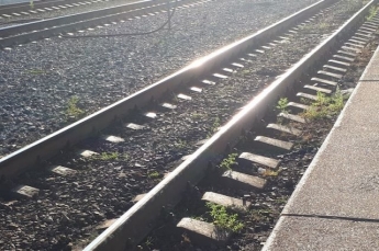 В Житомирской области женщина с 5-летней дочерью хотела броситься под поезд