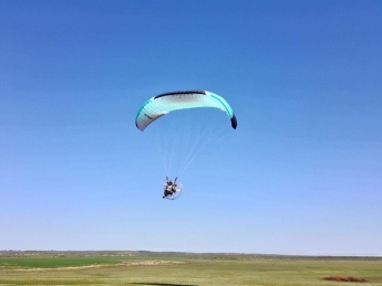 Сколько стоит научиться летать на параплане и где это можно сделать в Мелитополе (фото)