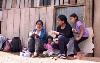 Перуанка с тремя детьми прошла более 500 км, чтобы спастись от COVID-19