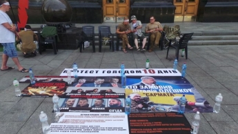 Побратимы убитого добровольца Олешко 10-й день продолжают голодовку под ОП (фото, видео)