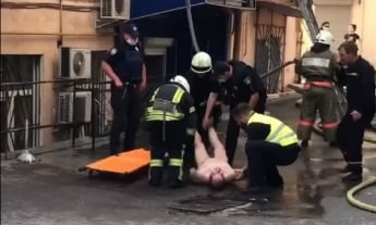 Немец, который под наркотиками устроил пожар и голым выпрыгнул с балкона, сознался в убийстве украинки