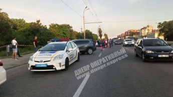 В Днепре на Запорожском шоссе преступник во время задержания застрелил полицейского: подробности (фото, видео)